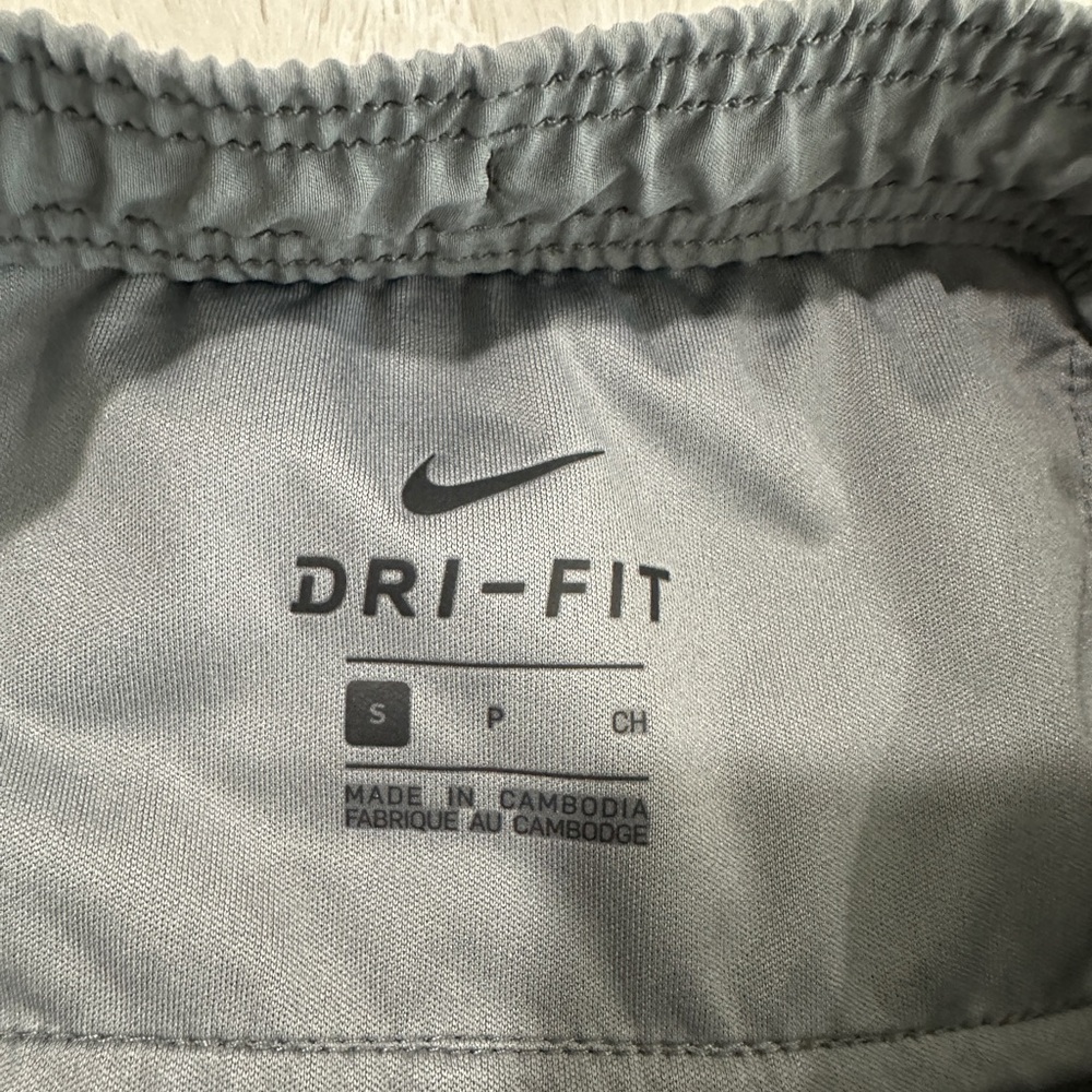Nike Dri Fit Joggers size SMALL - Picture 5 of 5